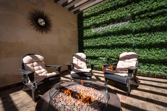 Luxury condo with pool, jacuzzi and private terrace - Image 1