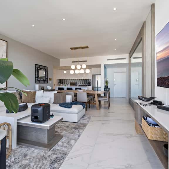 Luxury Condo Steps from the Beach & Marina - Image 1